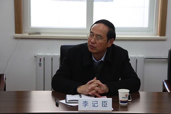 1云南省机关事务管理局局长李记臣参加座谈会.jpg 1云南省机关事务管理局局长李记臣参加座谈会.jpg