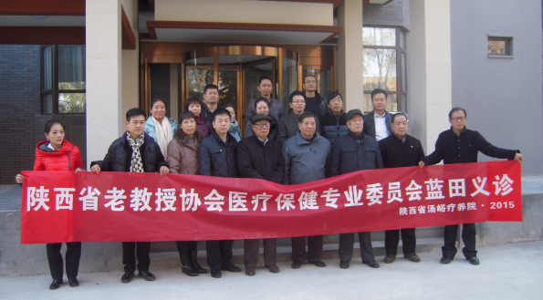 专家教授与群众合影.jpg 专家教授与群众合影.jpg