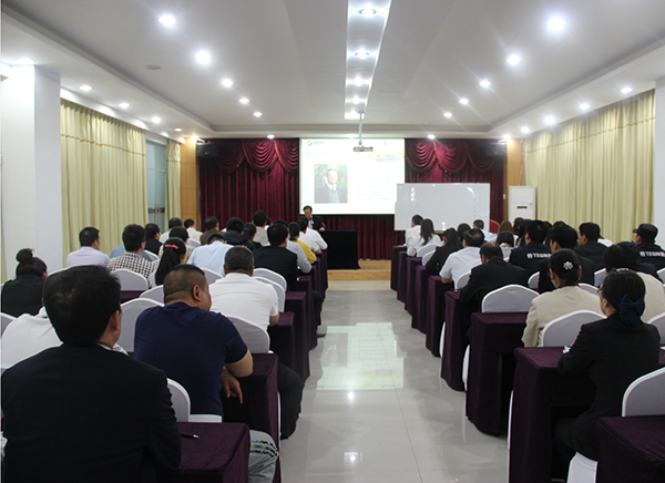 02集团公司员工参加国学讲座.jpg 02集团公司员工参加国学讲座.jpg