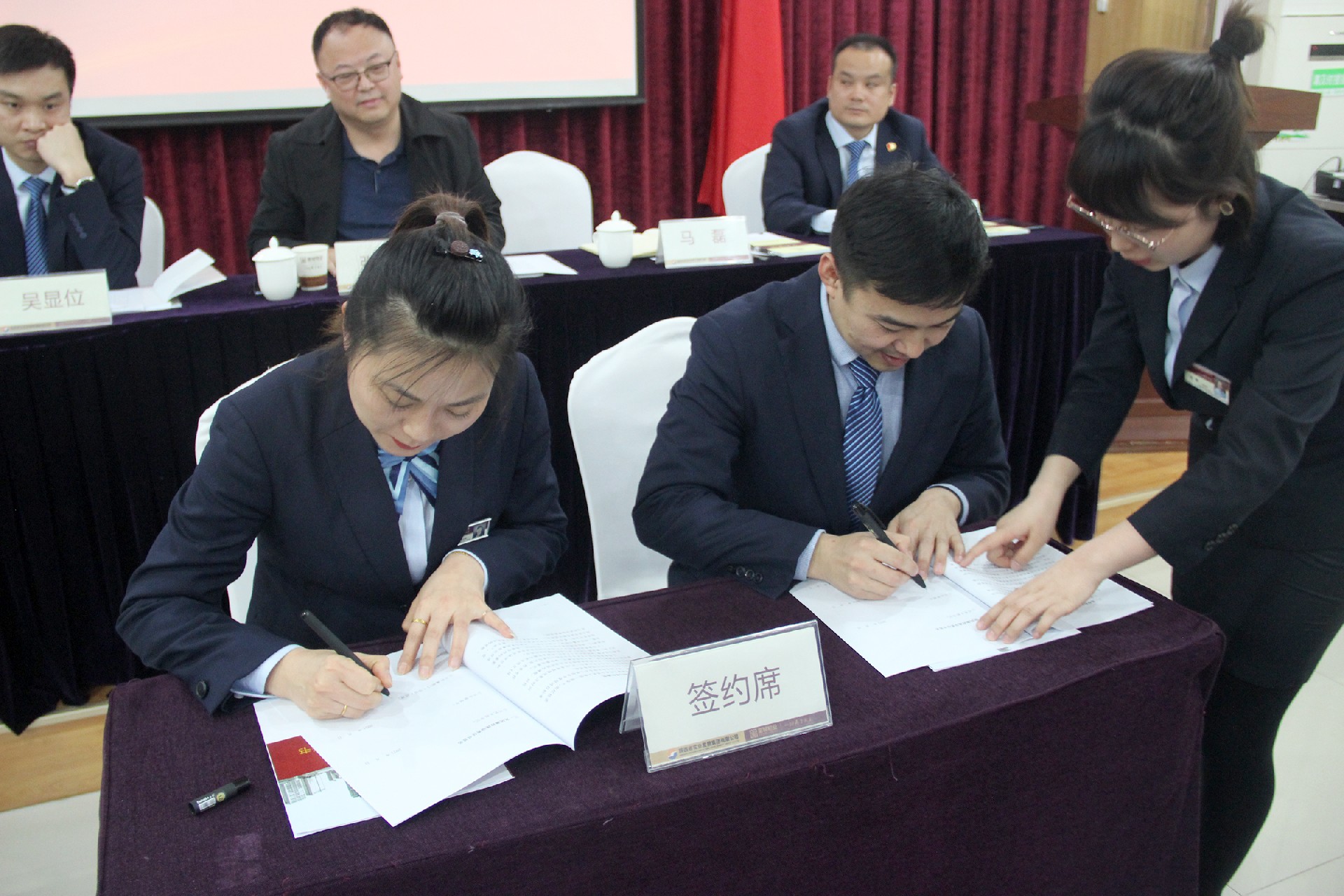 图片 12.jpg 图片 12.jpg